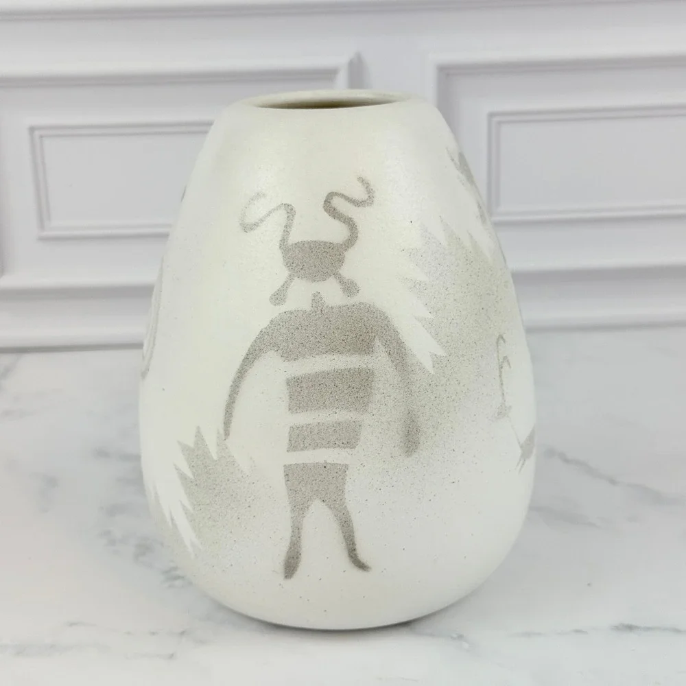 VTG Hozoni Ancient Shadows Pottery Vase Navajo Dine' Signed Lyn 5 3/4